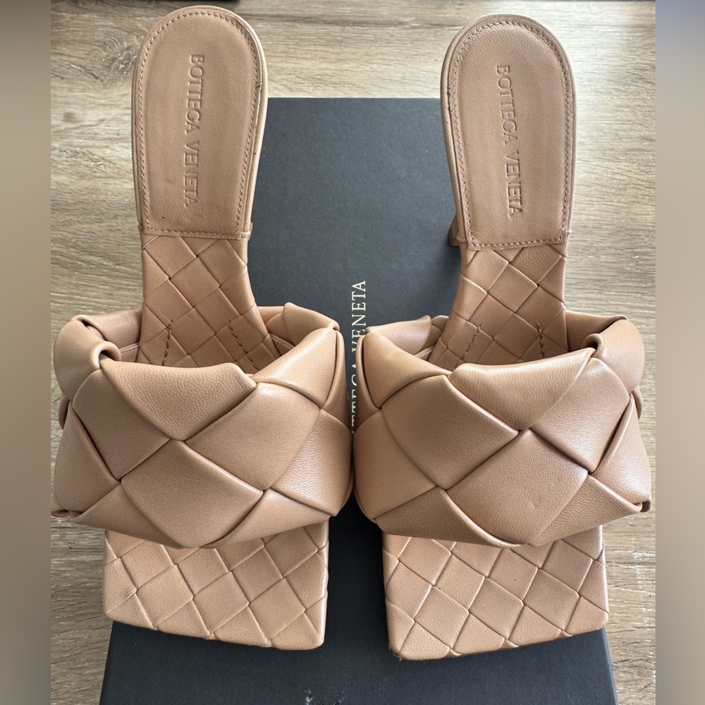 Bottega Veneta The Lido Sandals in Cipria 37 7 Womens High Heels